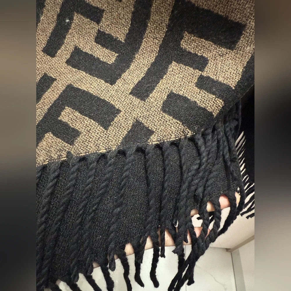 Fendi Reversible Poncho Cape - Picture 11 of 12